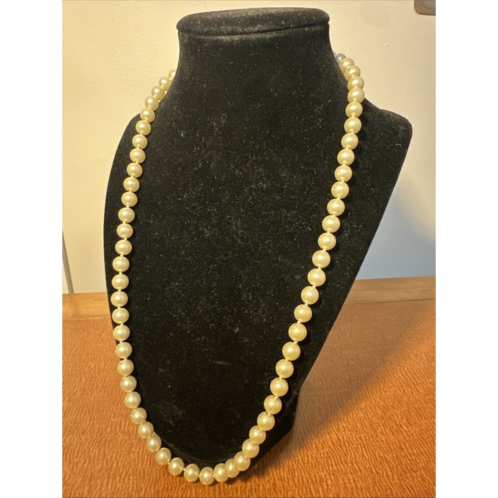 Vtg Ivory Colored Pearl Necklace Pretty Clasp, Individual‎ Knots 24"